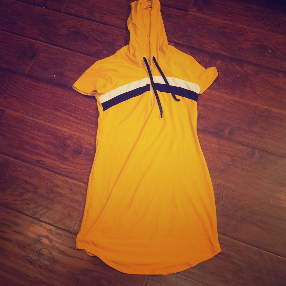 Medium dress with hoodie